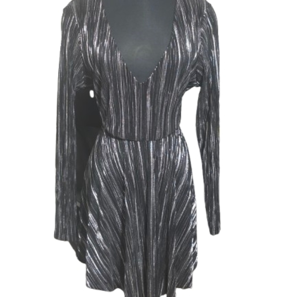 Boohoo Metallic Long Sleeve Mini Dress – Size 16 – Deep V Party Dress NWOT